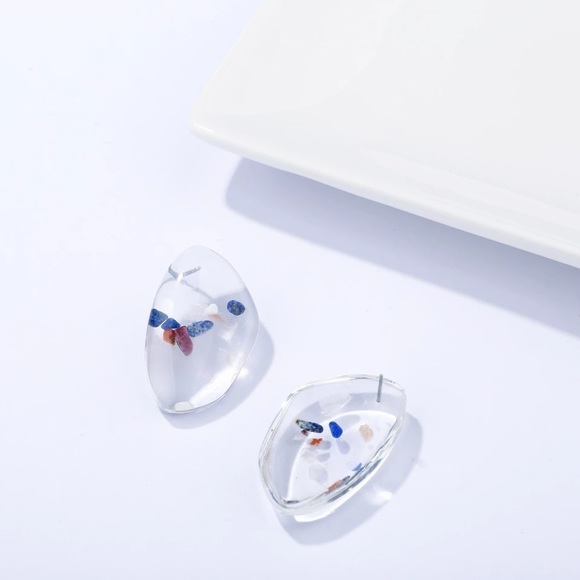 Clear acrylic earrings - Picture 6 of 8